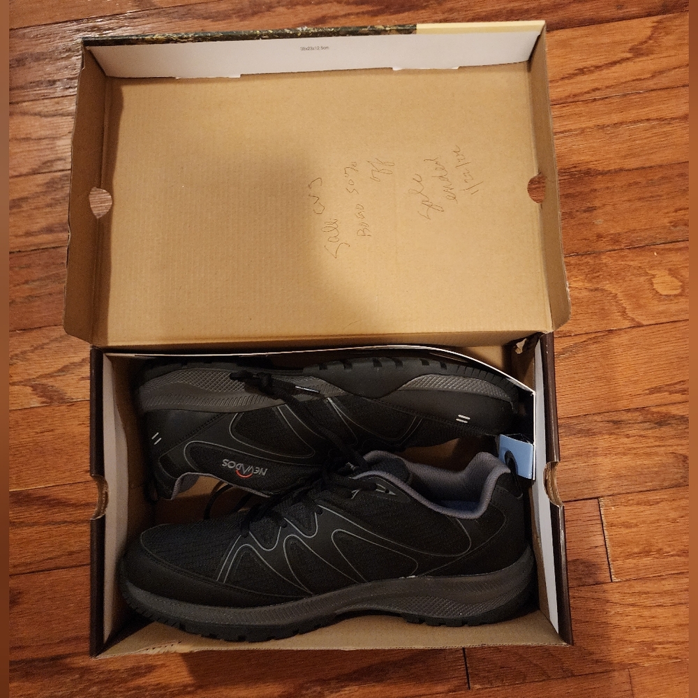 New Dos Mens Sz 13 Shoes . New In Box.